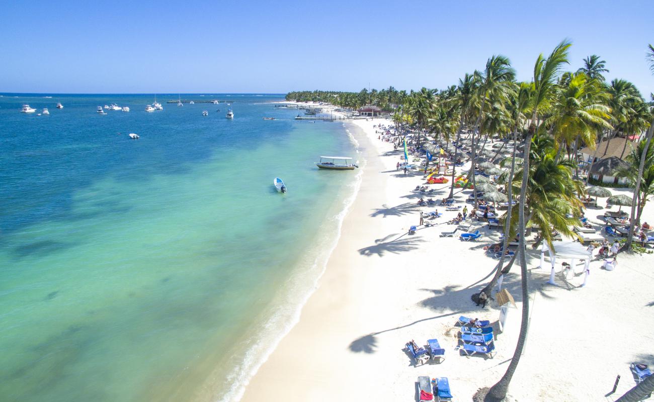 Photo de Plage de Punta Cana avec sable fin et lumineux de surface