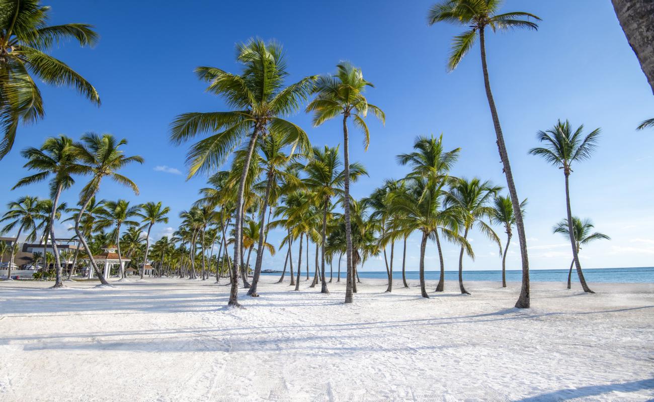 Photo de Plage de Juanillo avec sable fin et lumineux de surface