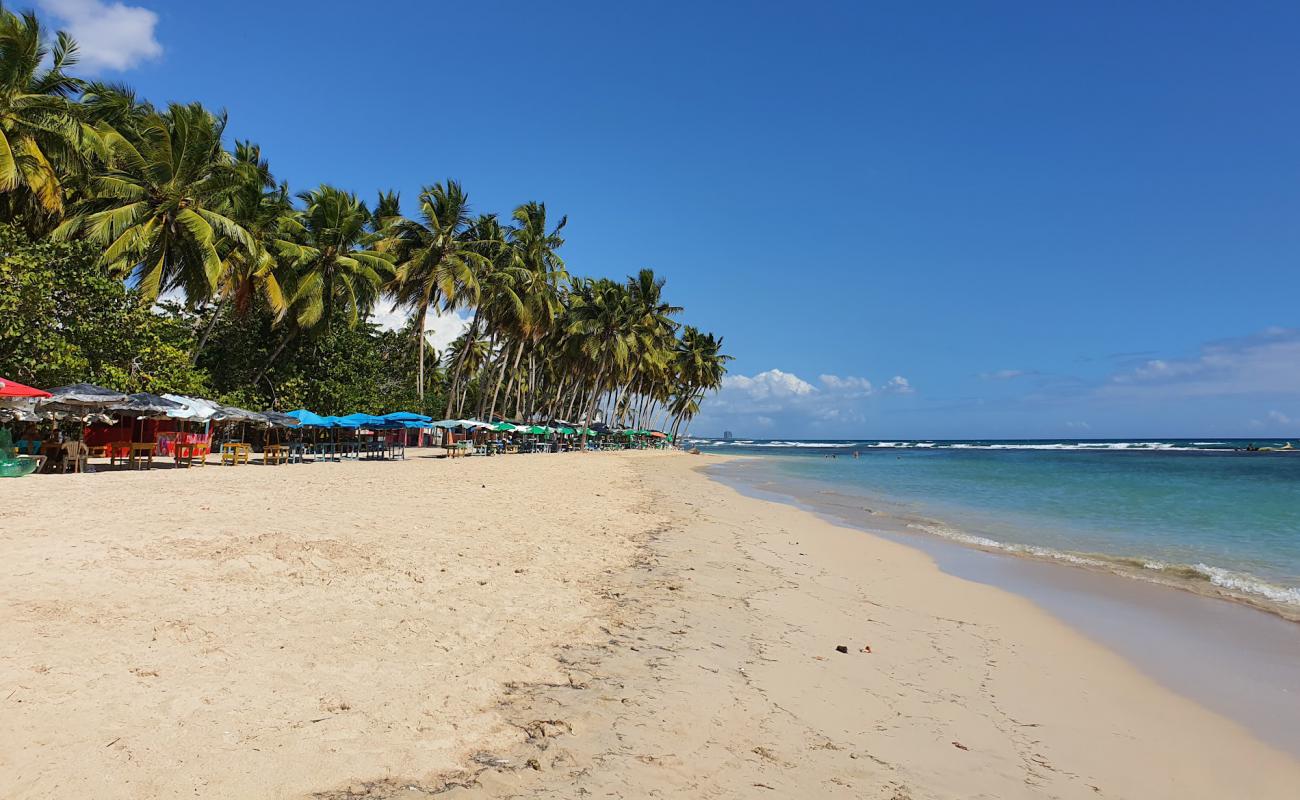 Photo de Guayacanes beach avec sable beige fin de surface