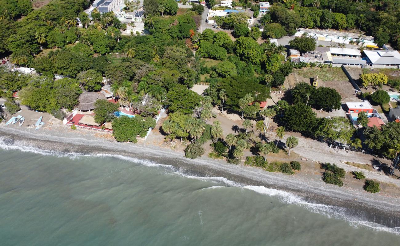 Photo de Almendros beach avec petits galets gris de surface