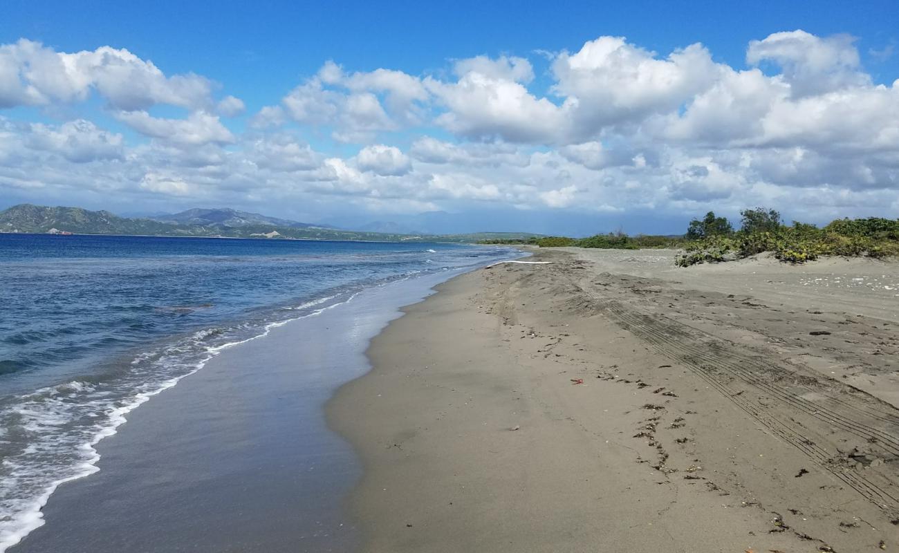 Photo de Derrumbao beach avec sable gris de surface