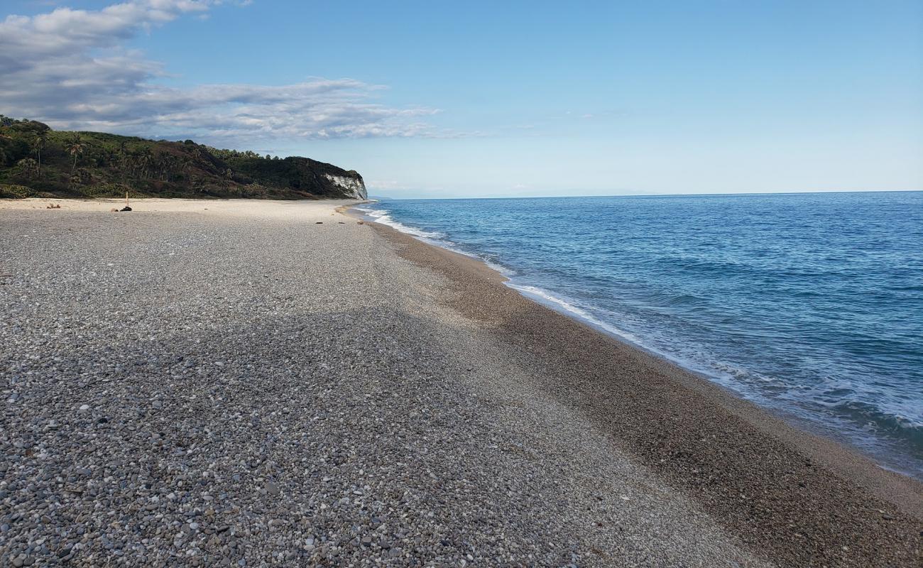 Photo de Caleton beach avec petits galets beige de surface