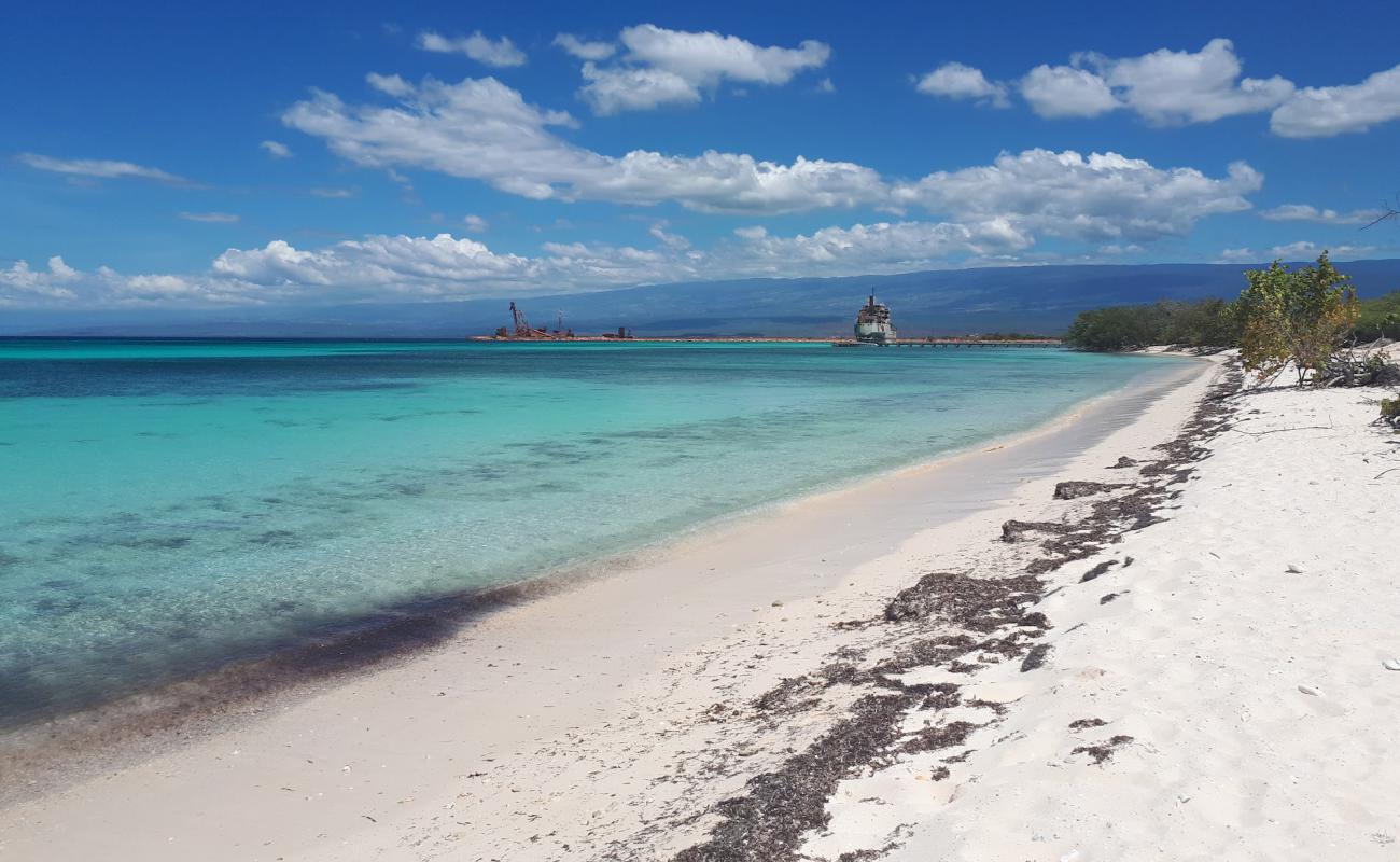 Photo de Cabo Rojo beach avec sable beige fin de surface