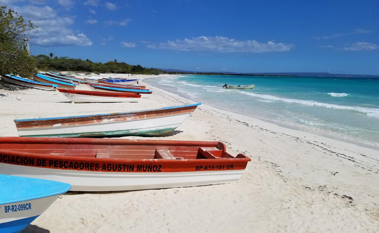 Photo de Pedernales beach avec sable fin et lumineux de surface