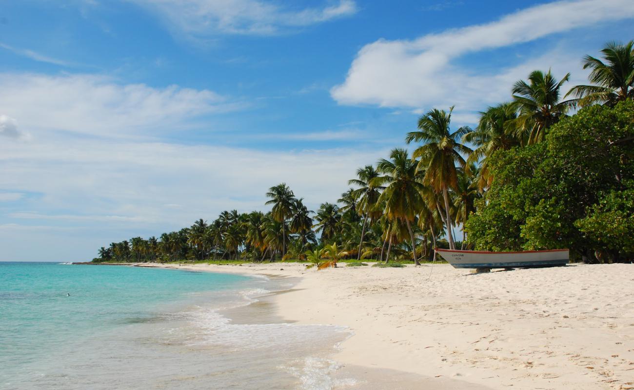 Photo de Plage de Canto avec sable fin et lumineux de surface