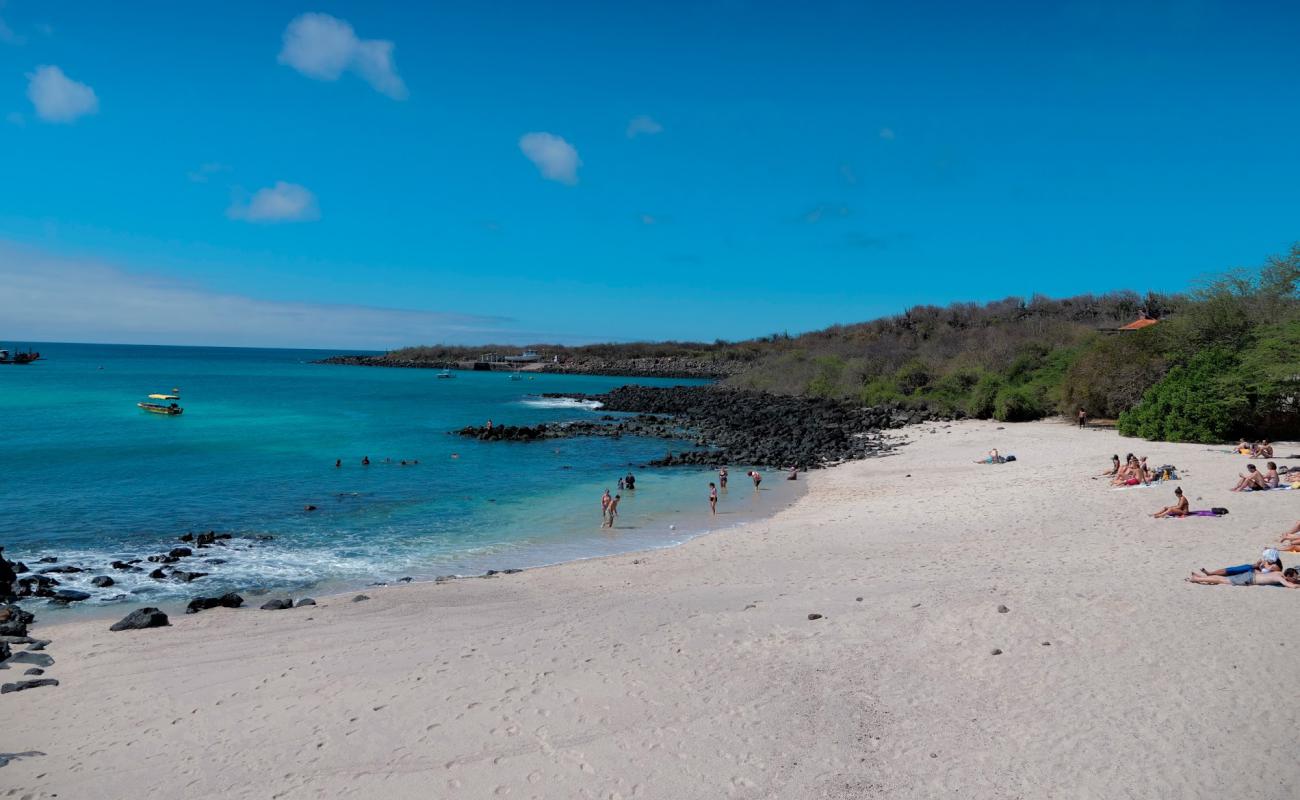 Photo de Playa man avec sable brillant et rochers de surface