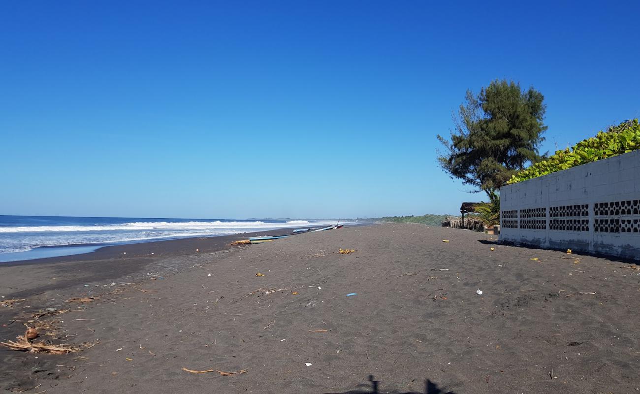 Photo de Lemones beach avec sable brun de surface