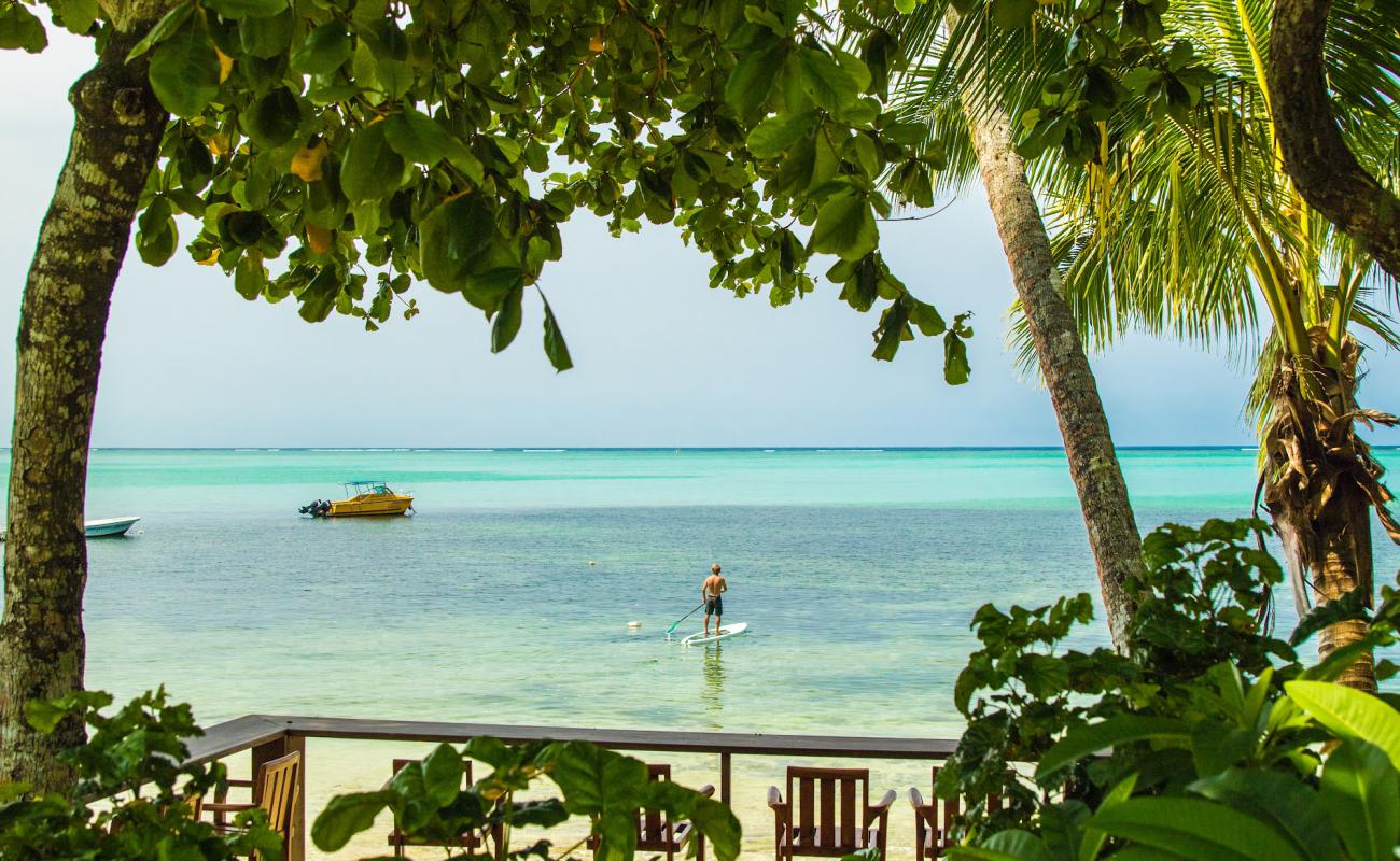 Photo de Matanivusi Beach avec sable brillant et rochers de surface