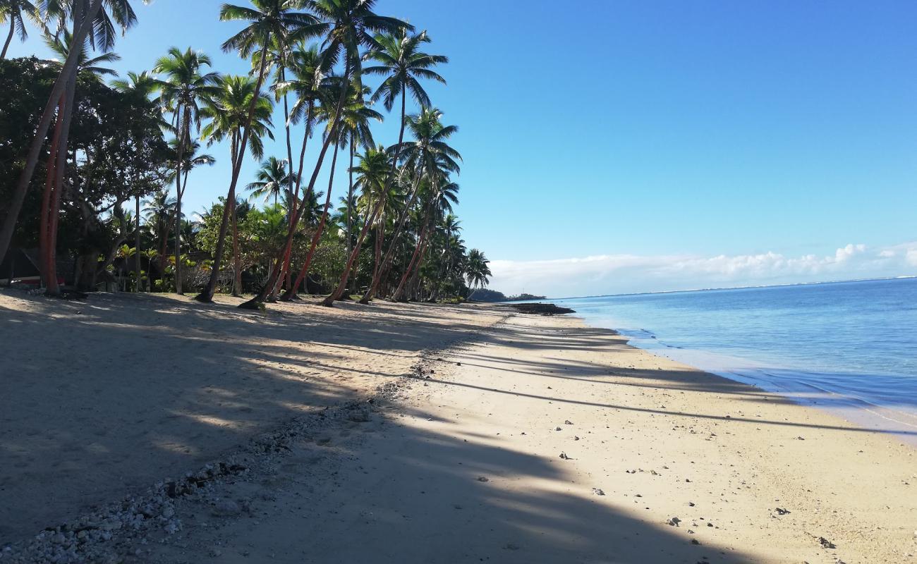 Photo de Tambua Sands Beach avec sable brillant et rochers de surface