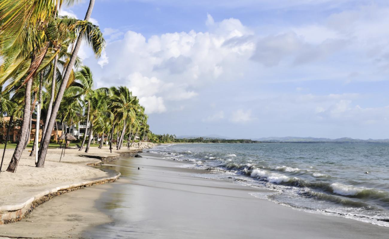 Photo de Denarau Sheraton avec sable gris de surface