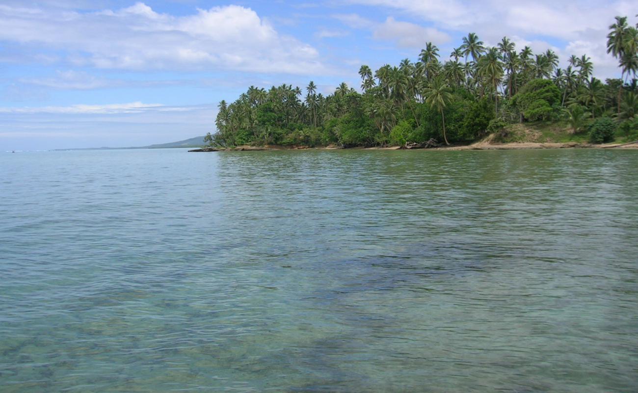 Photo de Kasavu Beach avec sable beige de surface