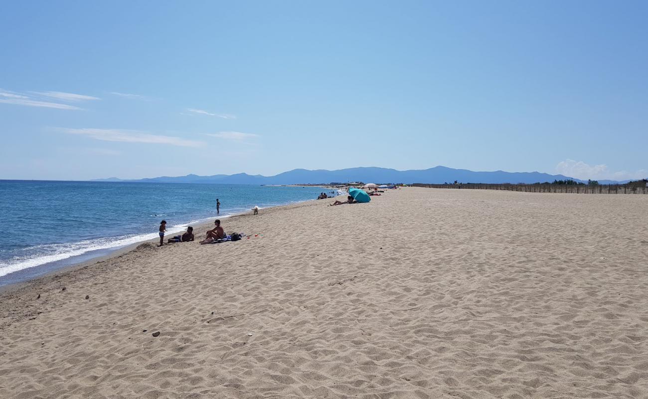Photo de La Baraquette beach avec sable beige fin de surface