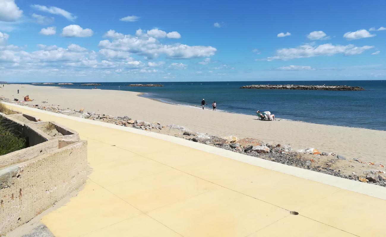 Photo de Plage de Barcarès II avec sable fin et lumineux de surface