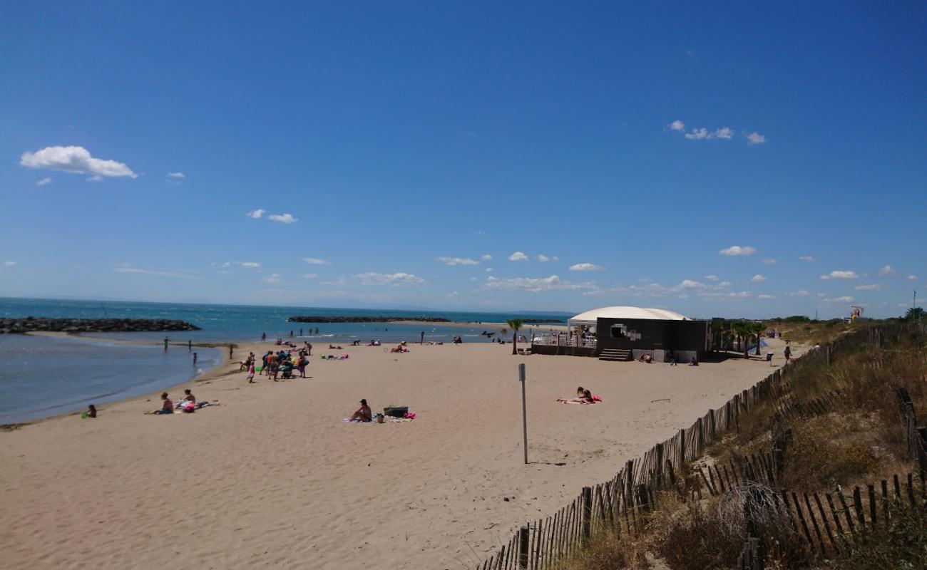 Photo de Plage de Vias avec sable lumineux de surface