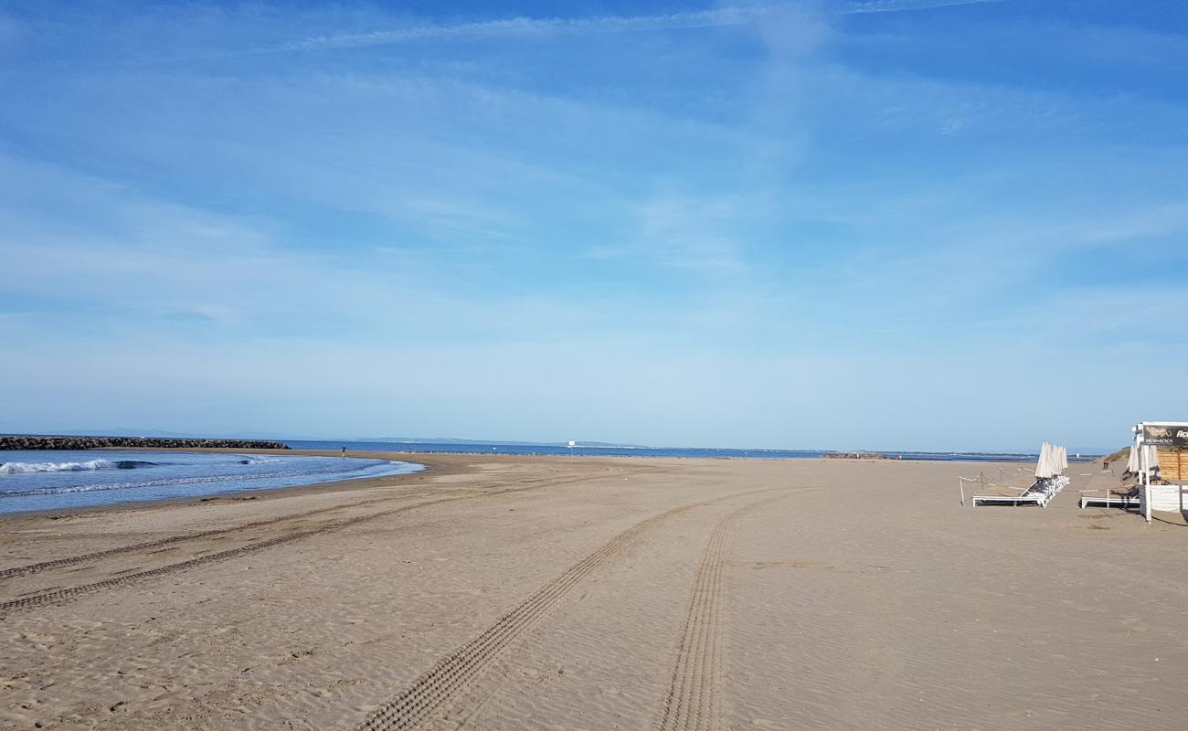 Photo de Baie de l'Amitié beach avec sable fin et lumineux de surface