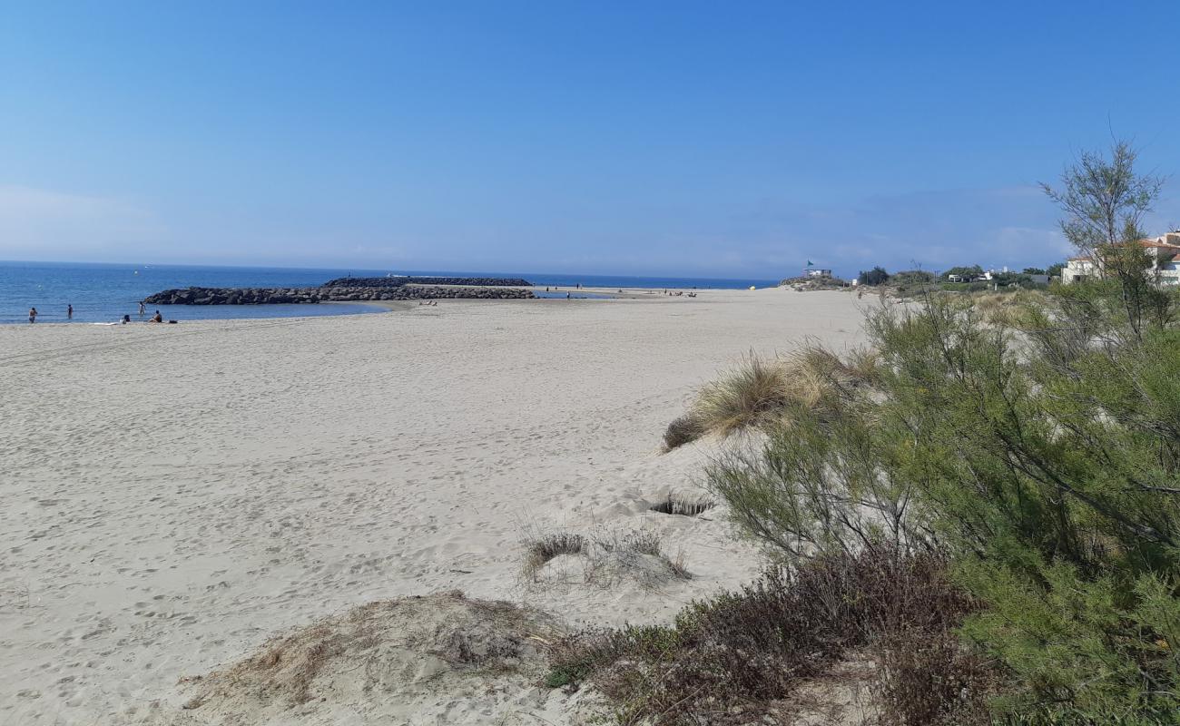 Photo de Plage de Richelieu avec sable fin et lumineux de surface