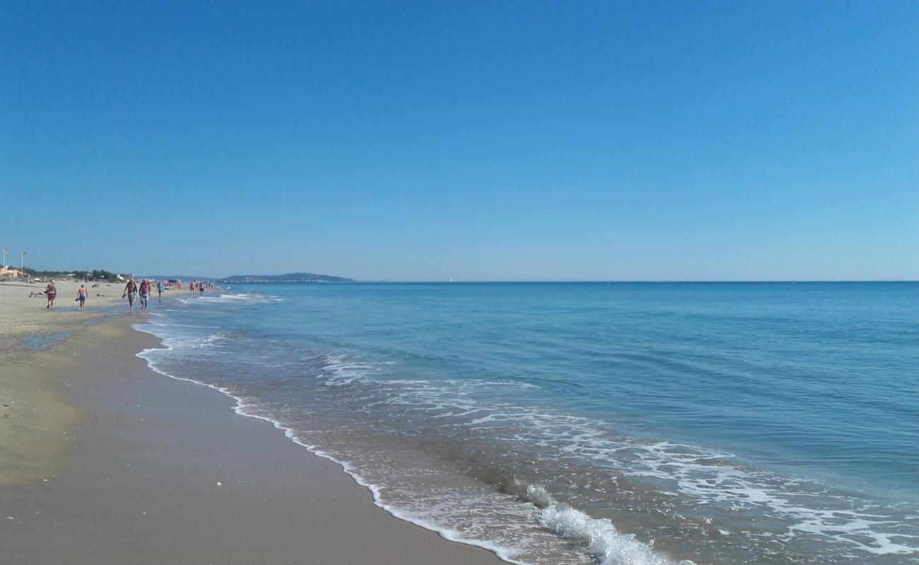 Photo de Marseillan beach avec sable fin et lumineux de surface