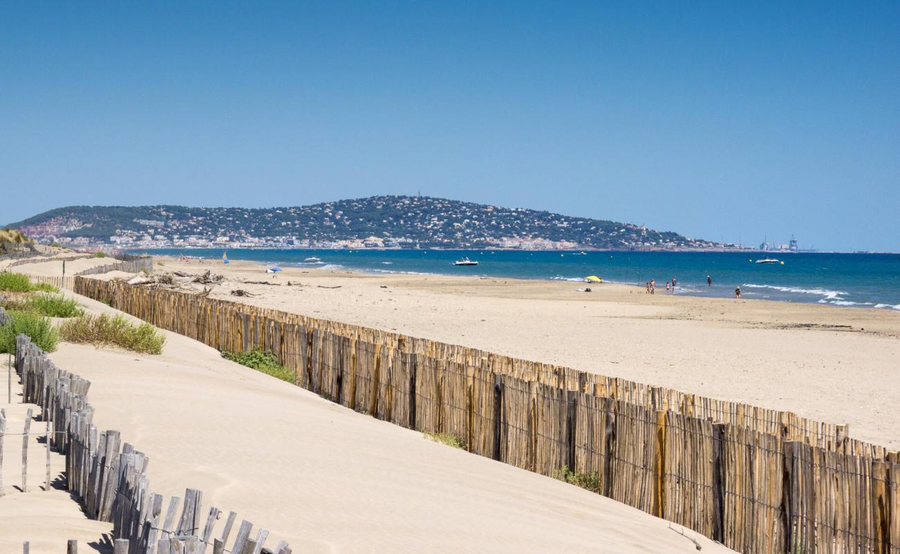 Photo de Castellas beach avec sable beige fin de surface