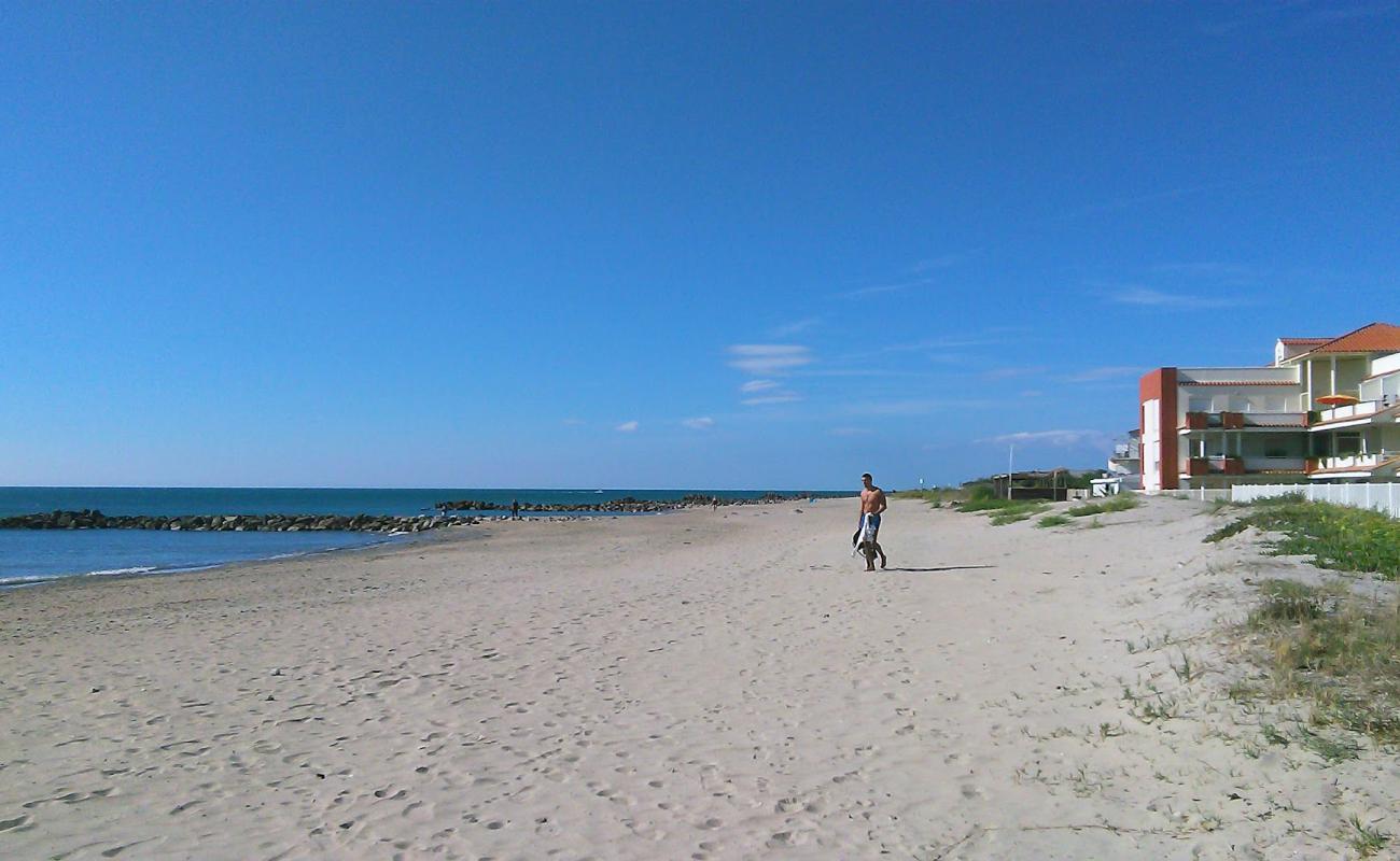 Photo de Frontignan plage avec sable lumineux de surface