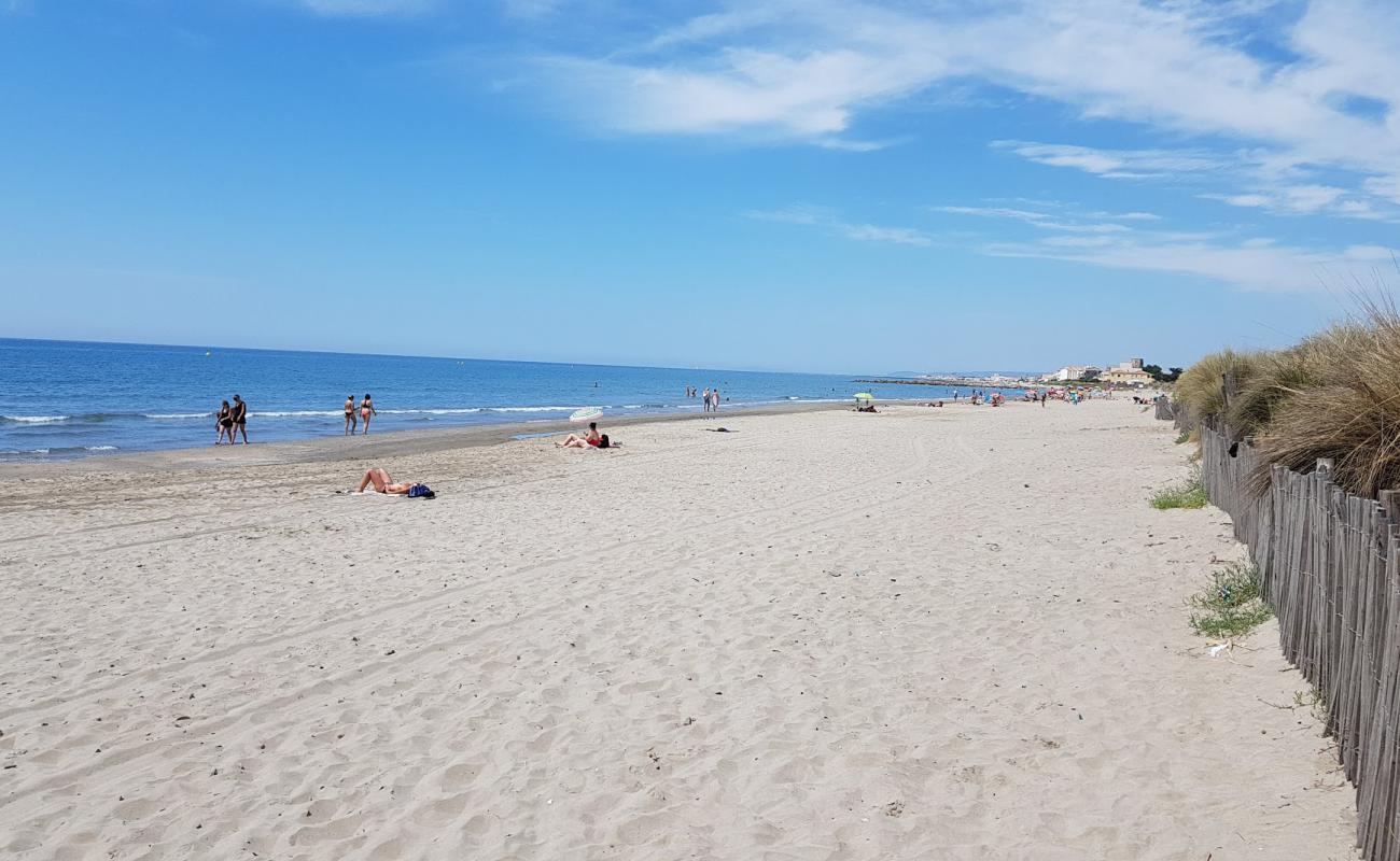 Photo de Le Petit Travers beach avec sable fin et lumineux de surface