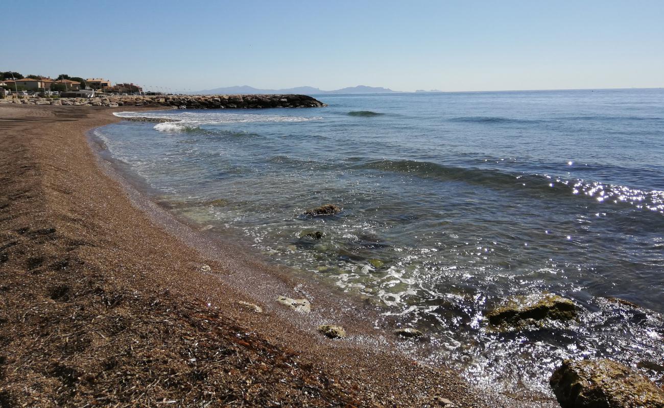 Photo de Sausset-les-Pins beach avec sable beige & galets de surface