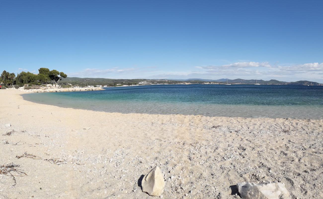 Photo de Plage Capucins avec sable lumineux de surface