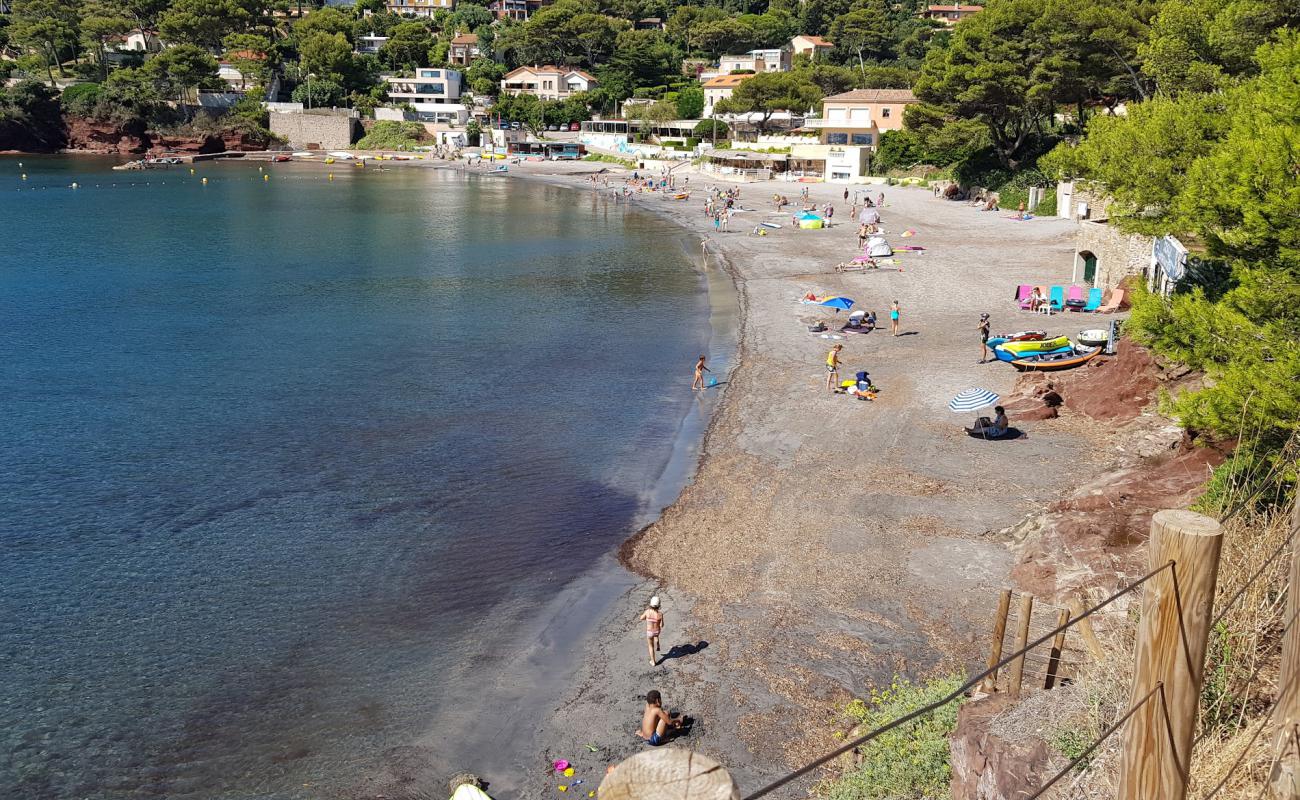 Photo de Plage de Fabregas avec sable noir avec caillou de surface