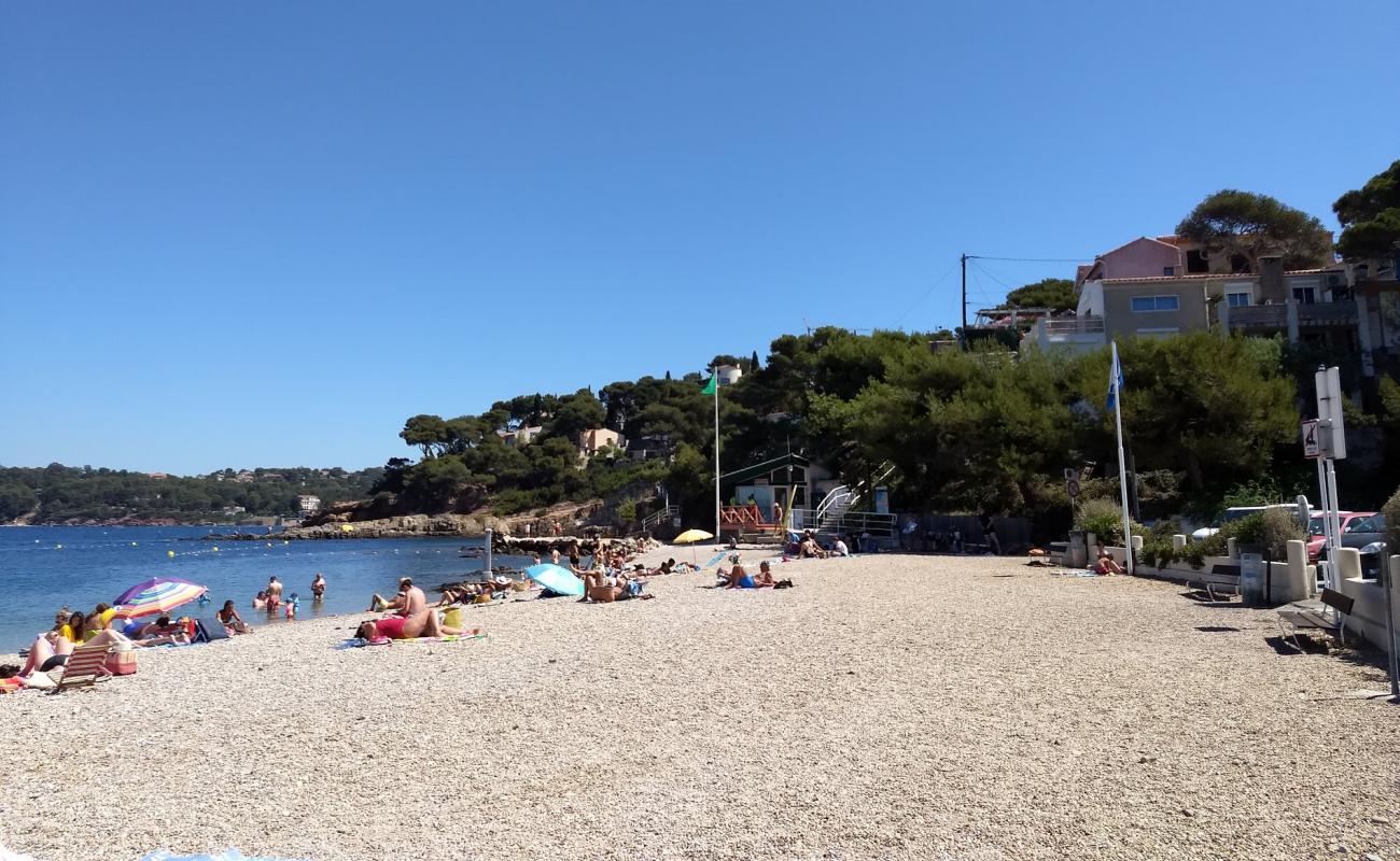 Photo de Plage des Oursinières avec petits galets bruns de surface
