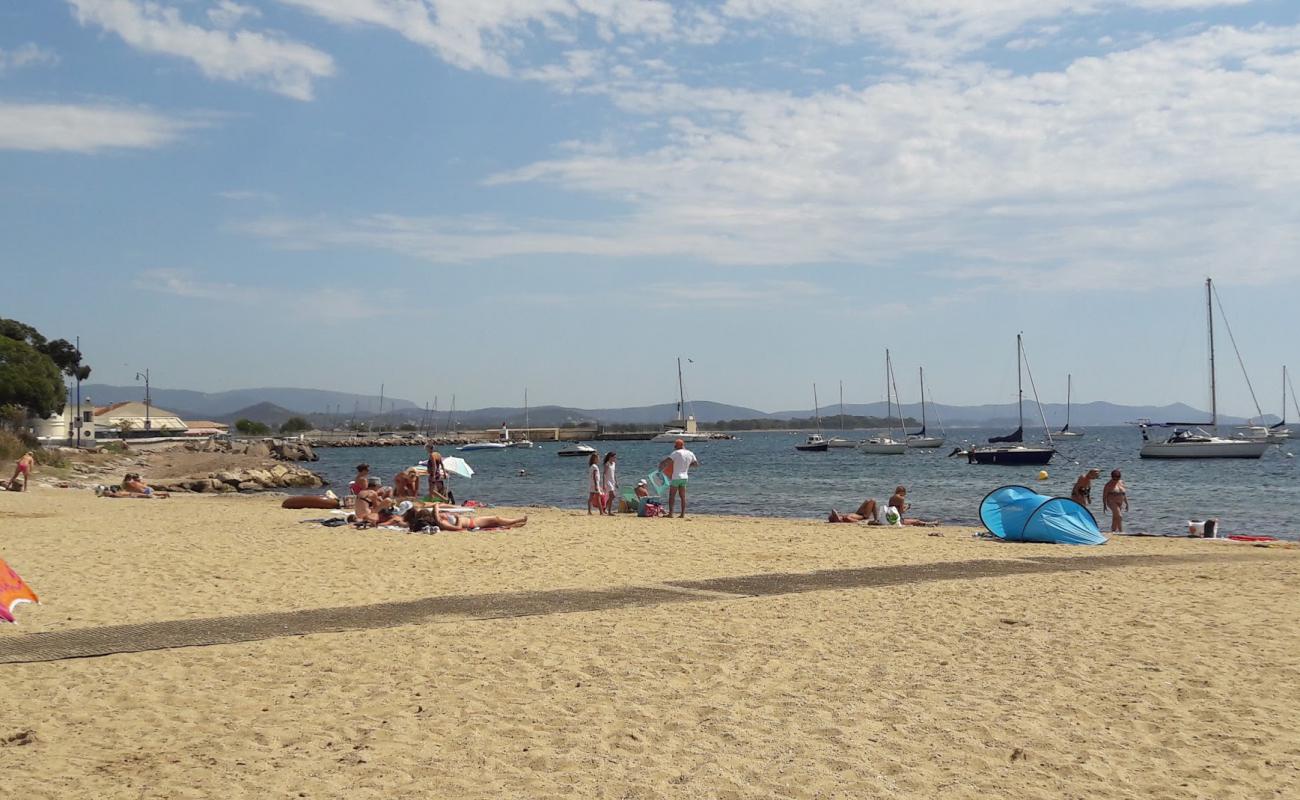 Photo de Station beach avec sable beige de surface
