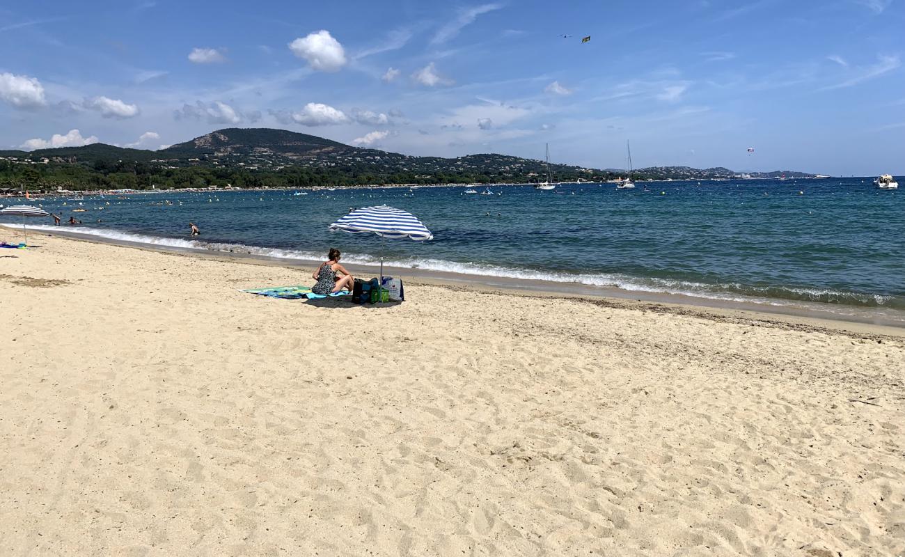 Photo de Plage de Grimaud avec sable beige de surface