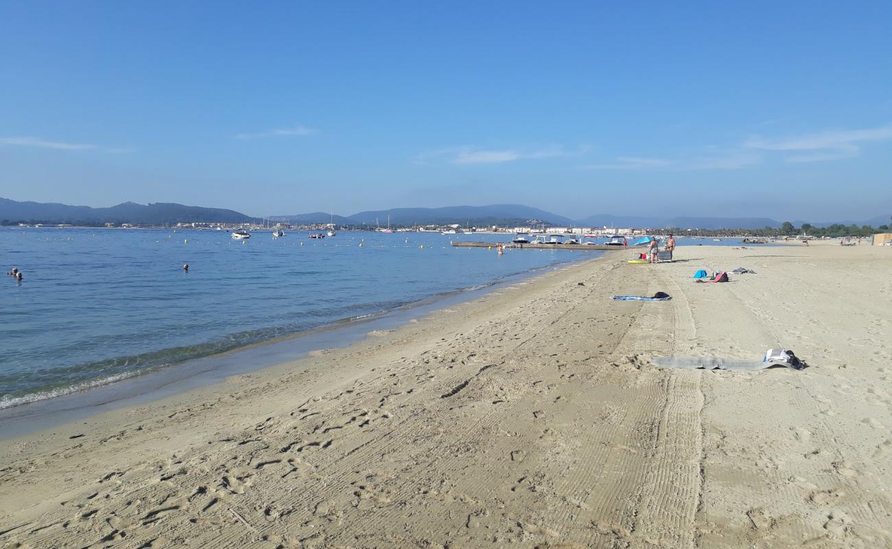Photo de Plage de Grimaud II avec sable beige de surface