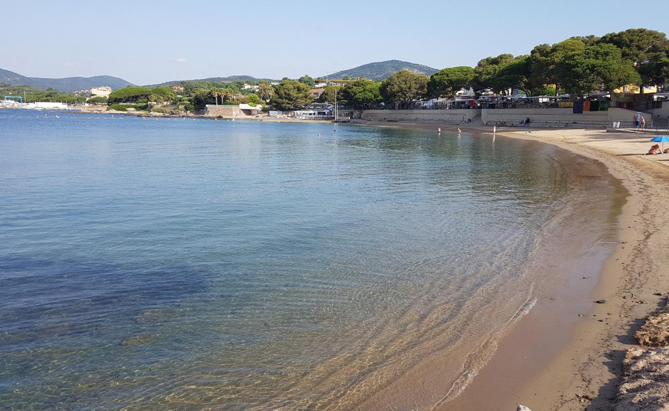 Photo de Plage de San Peire avec sable beige de surface