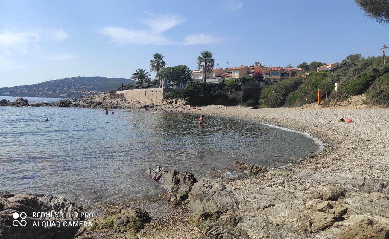 Photo de Petit Boucharel beach avec sable beige & galets de surface
