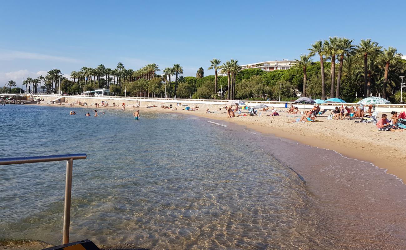 Photo de Plage Bijou avec sable fin et lumineux de surface