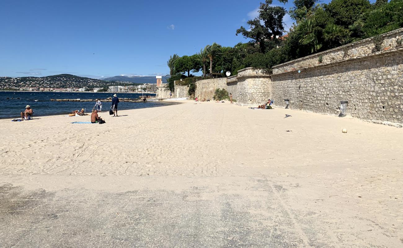 Photo de Plage de la Gallice avec sable fin et lumineux de surface