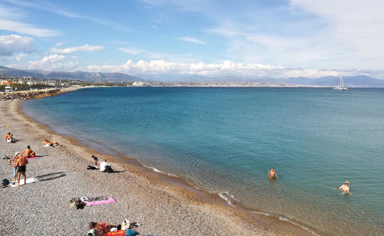 Photo de Plage du Fort Carre avec caillou fin clair de surface