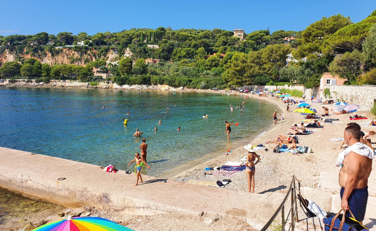 Photo de Plage de la Fosse avec galets beige de surface