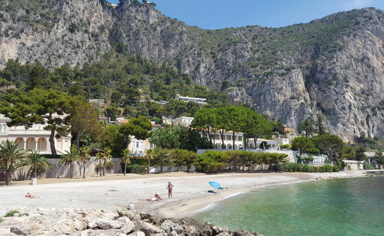 Photo de Plage de la Petite Afrique avec petits galets beige de surface