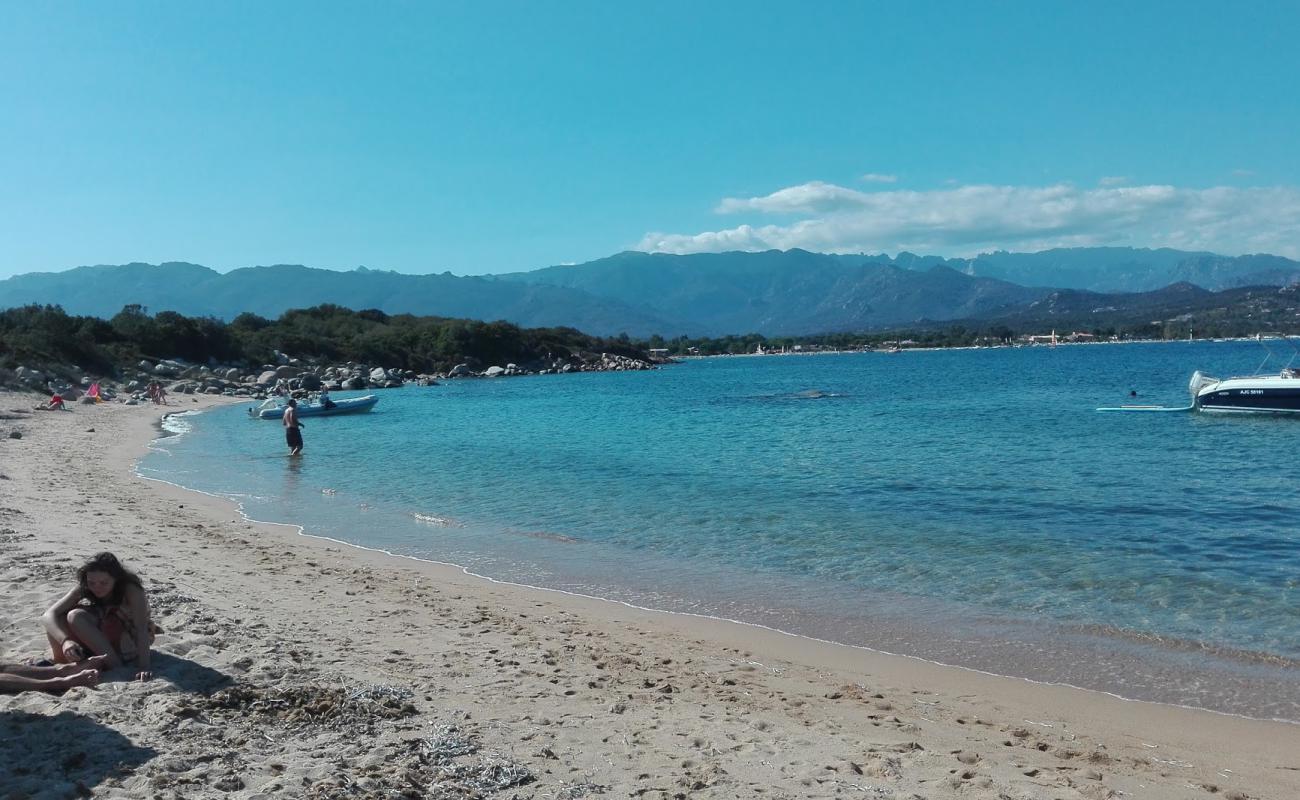 Photo de Plage de Pinarellu IV avec sable beige de surface