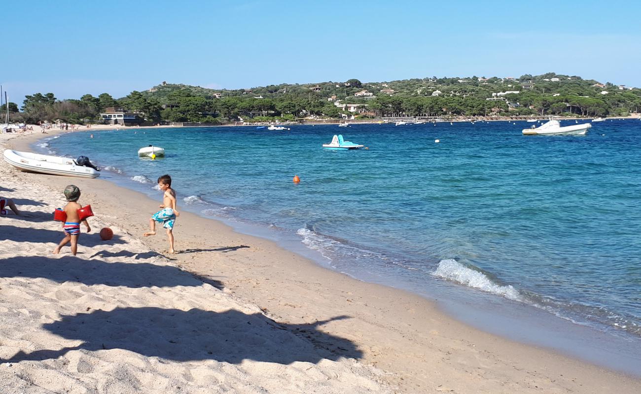 Photo de Plage de Cala Rossa II avec sable beige fin de surface