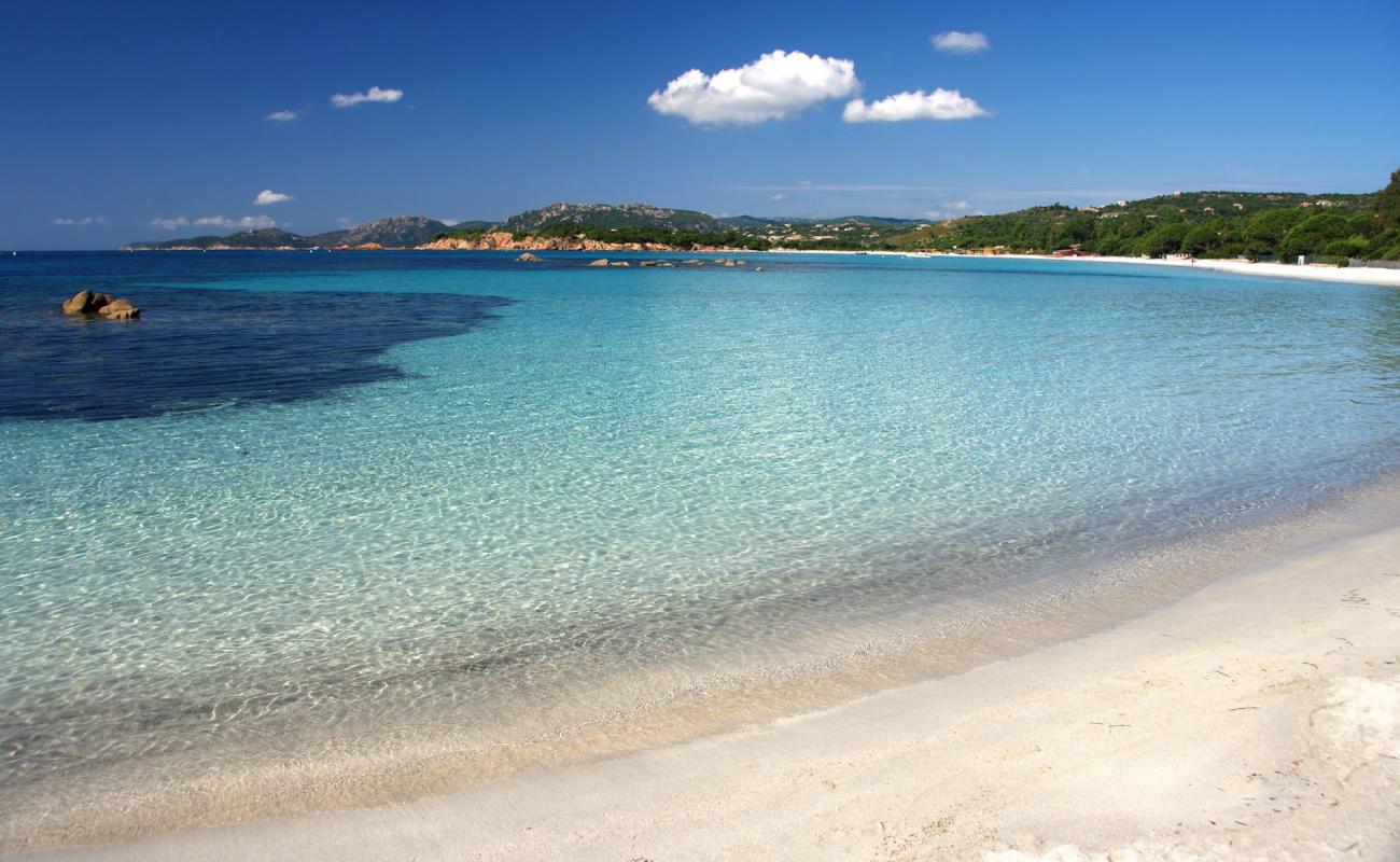 Photo de Plage De La Folaca avec sable lumineux de surface