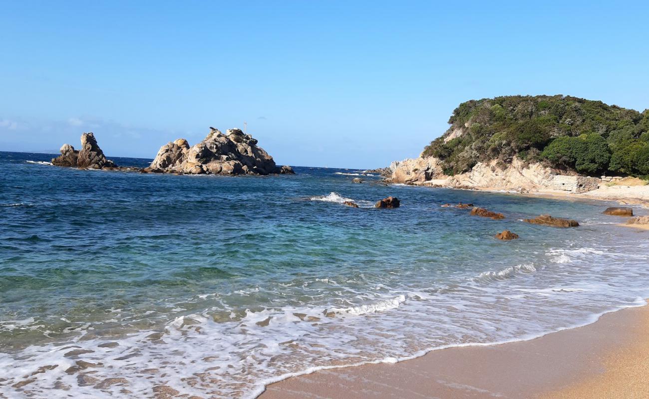 Photo de Plage de Cala Sciumara avec sable lumineux de surface