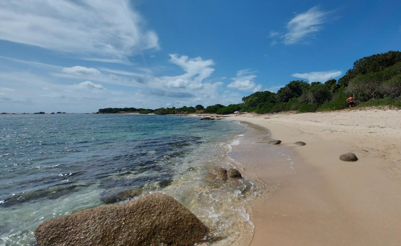 Photo de St. Jean beach avec sable fin et lumineux de surface