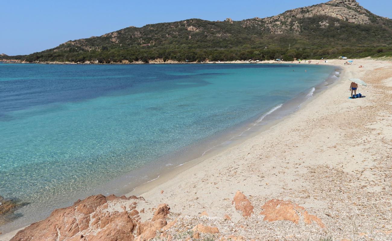 Photo de Chevanu beach avec sable lumineux de surface