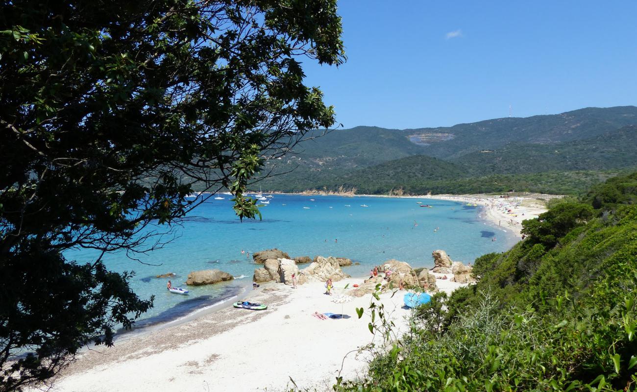 Photo de Plage De Cupabia avec sable fin et lumineux de surface