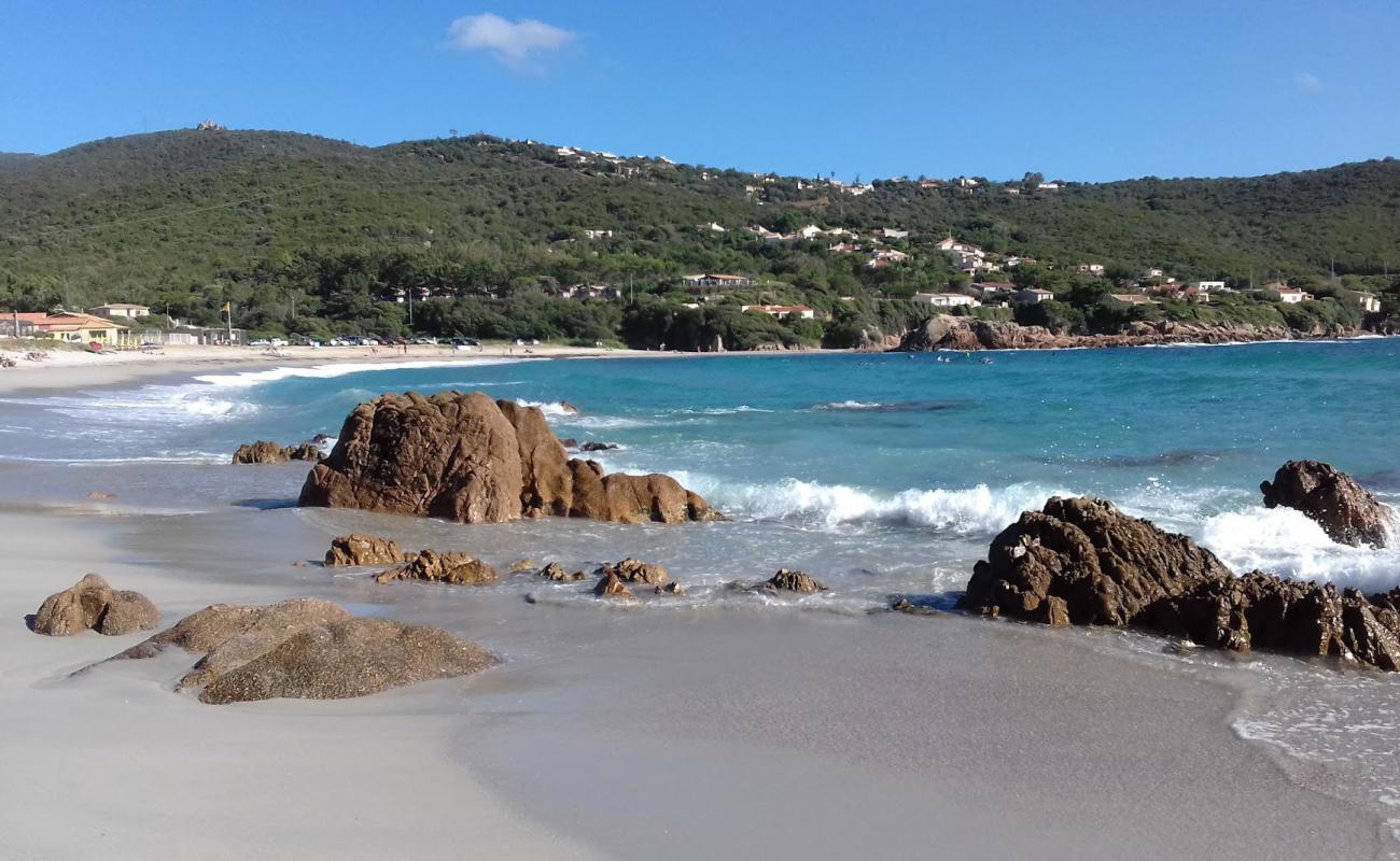 Photo de Ruppione beach avec sable fin et lumineux de surface