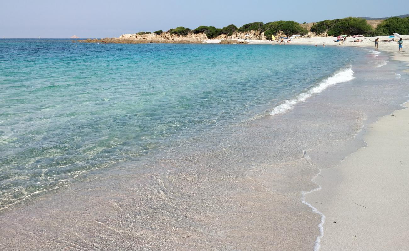 Photo de Saint-Antoine beach avec sable fin et lumineux de surface