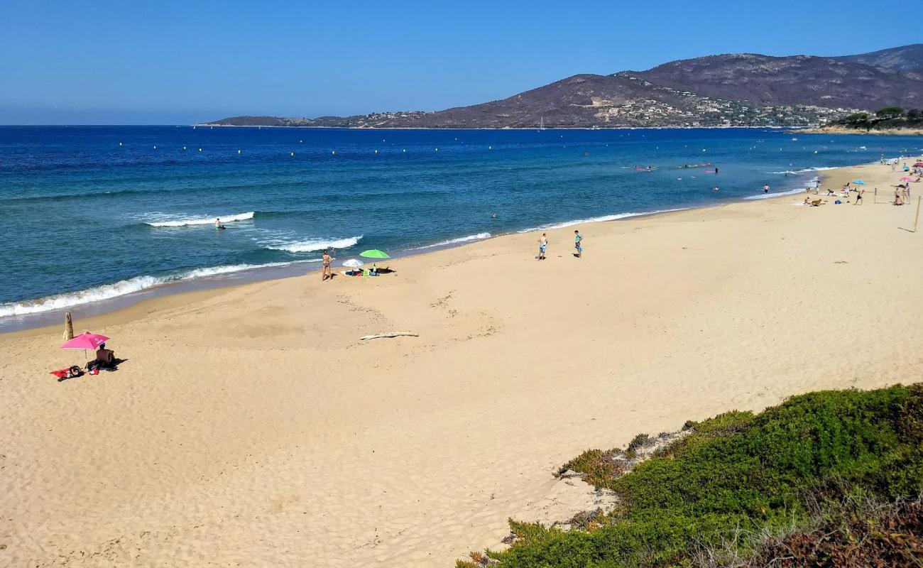 Photo de Plage Santana avec sable fin et lumineux de surface