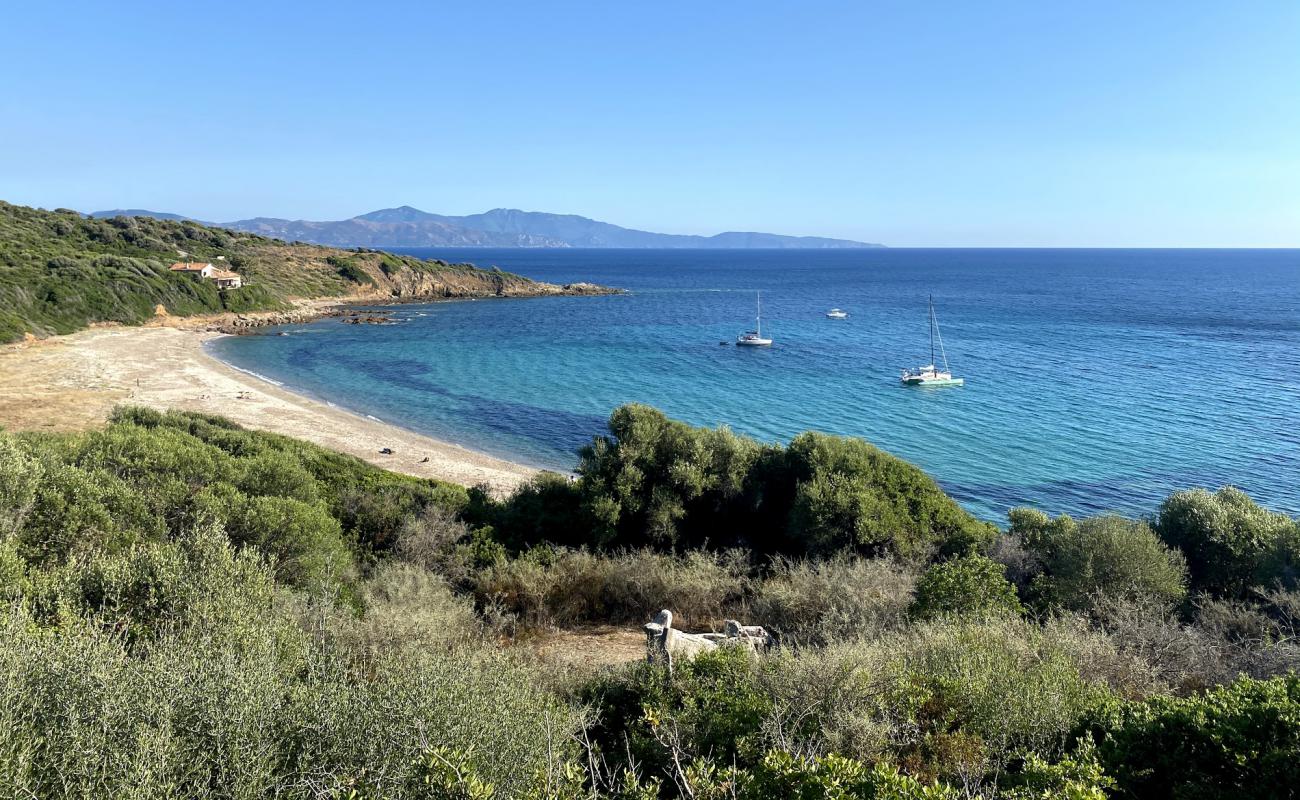 Photo de Mandiles beach avec sable lumineux de surface