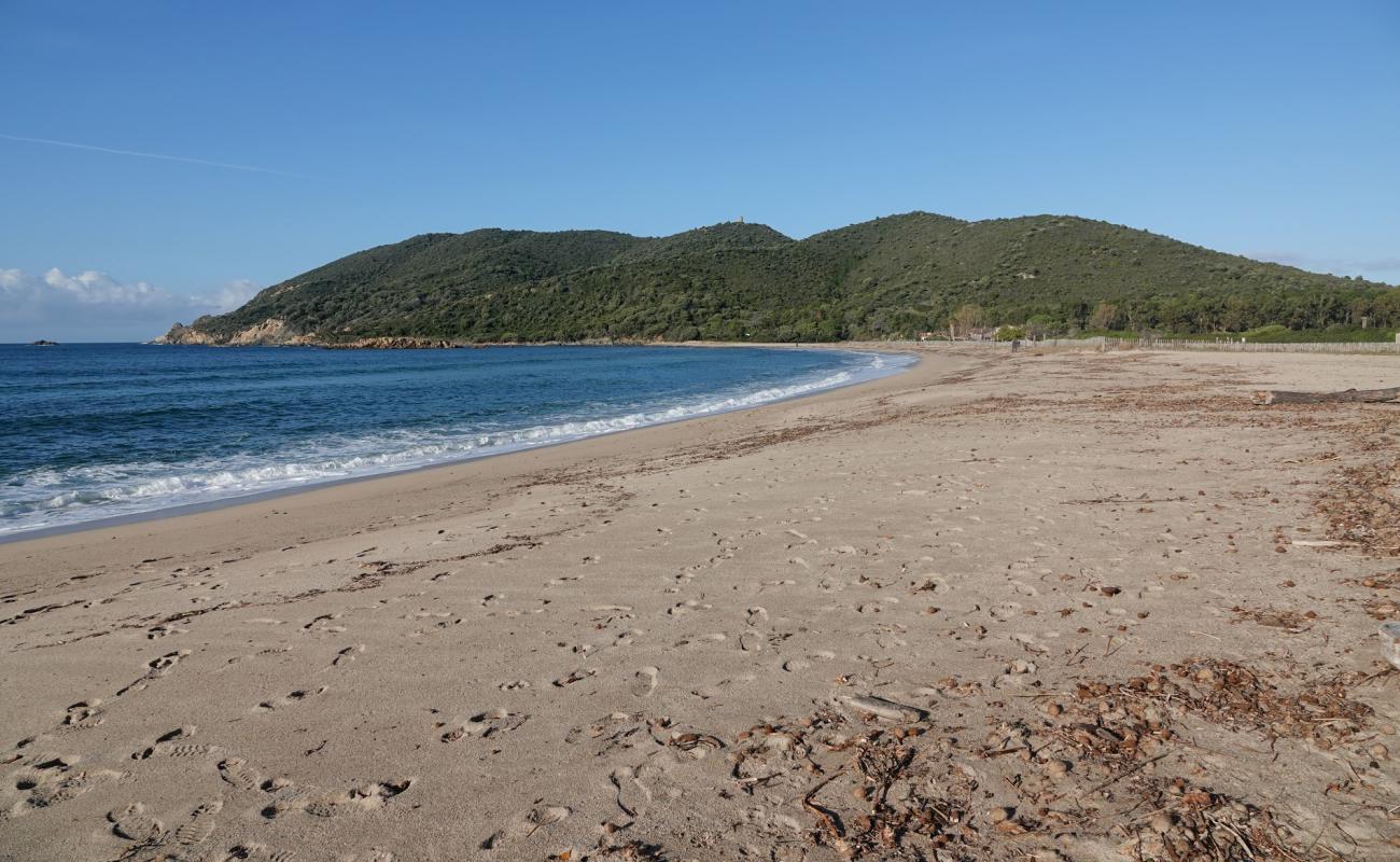 Photo de Plage De Chiuni avec sable fin et lumineux de surface